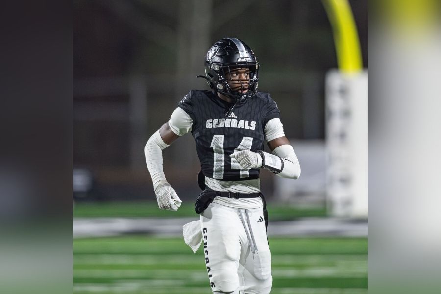 Photo of Israel Prince-Oyakhire on the football field